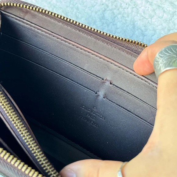 AUTHENTIC Burgundy Vernis Zippy Louis Vuitton Wallet - Picture 15 of 16